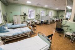 Владислав Шапша посетил калужскую больницу, где разворачиваются дополнительные койки для приёма пациентов с коронавирусом